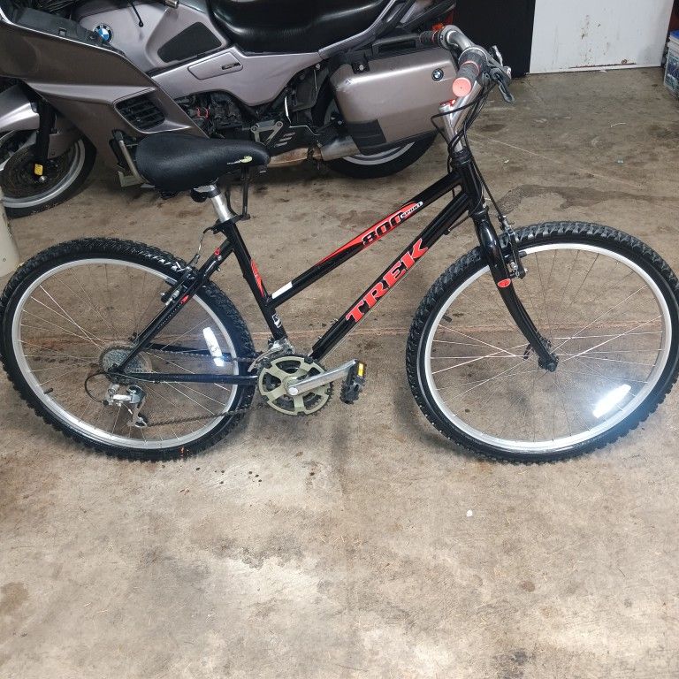 Trek Woman's Mountain Bike Like New 17 Frame