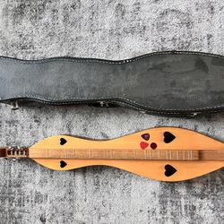 Vintage 1973 Capritaurus Dulcimer + Case