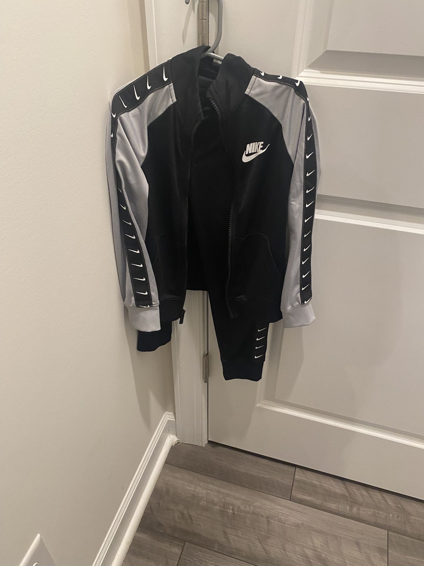 Nike sweatsuit