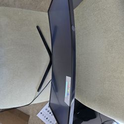 Samsung 27" Curved 1920x1080 Monitor.