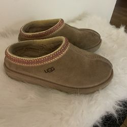 girls Uggs Size 2