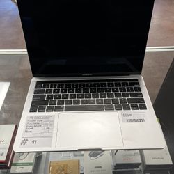 MacBook Pro 13” 2.7 i7 Quad Core 512SSD 16GB Ram 