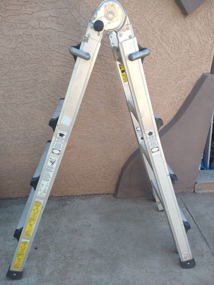 18ft Costco Ladder / Escalera