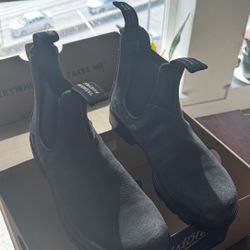 New/Unused Woman Blundstone Suede Boots