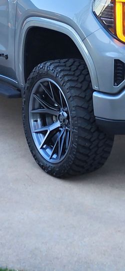 Fuel Forged Fusion 22x10  Nitto 33/12.50/22