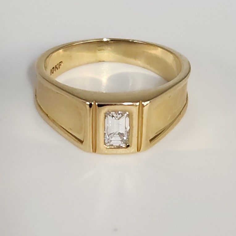 10k Yellow Gold Bold Ring with baguette Diamond Stone Size 8