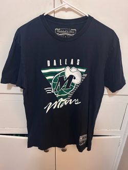 Dallas Mavericks women’s size large t-shirt