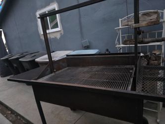 Santa maria grill 200$