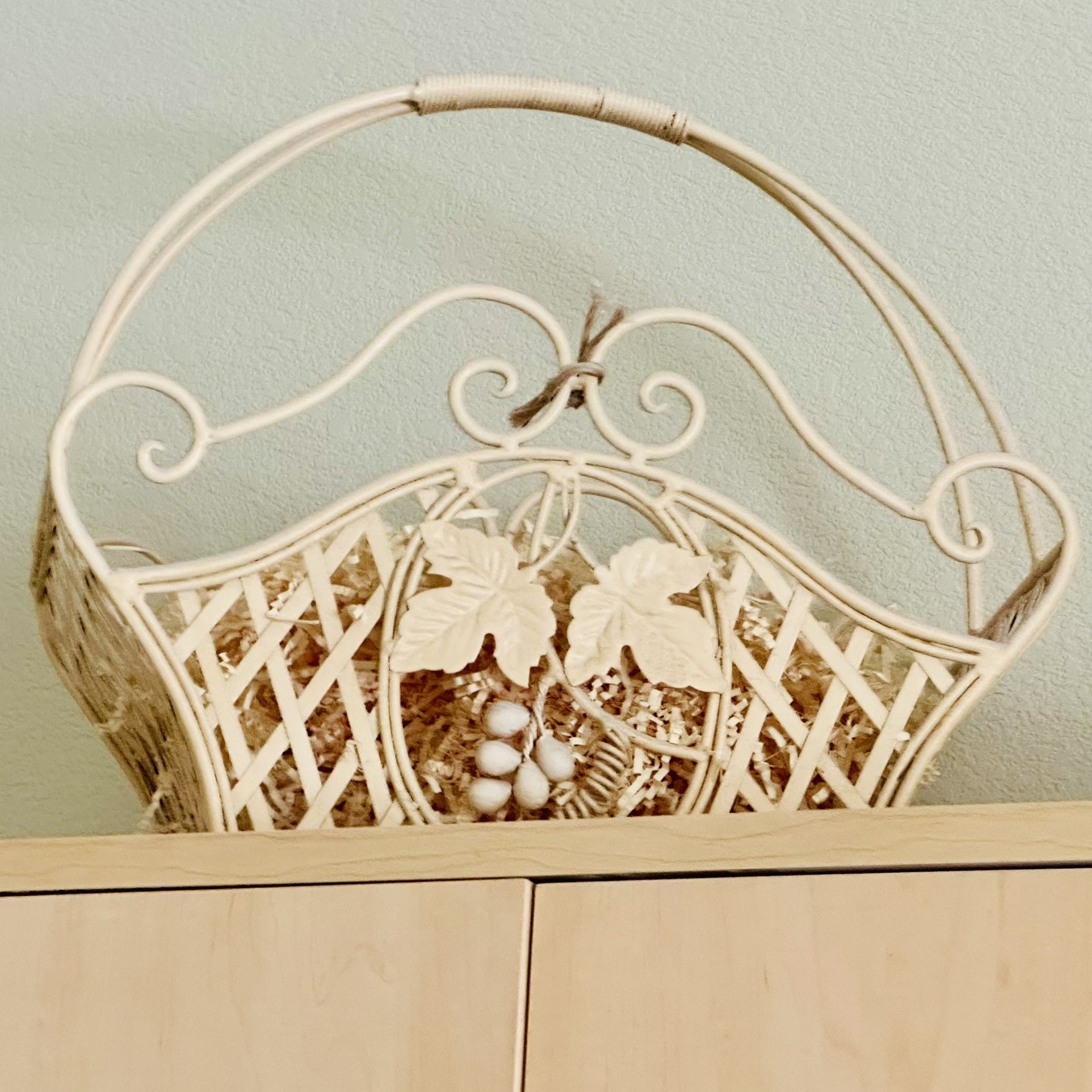 Off White Lattice Metal Gift Basket/magazine rack