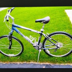 Giant Brand Sedona DX Hybrid Bike 17-in Aluminum Frame Suspension Bicycle