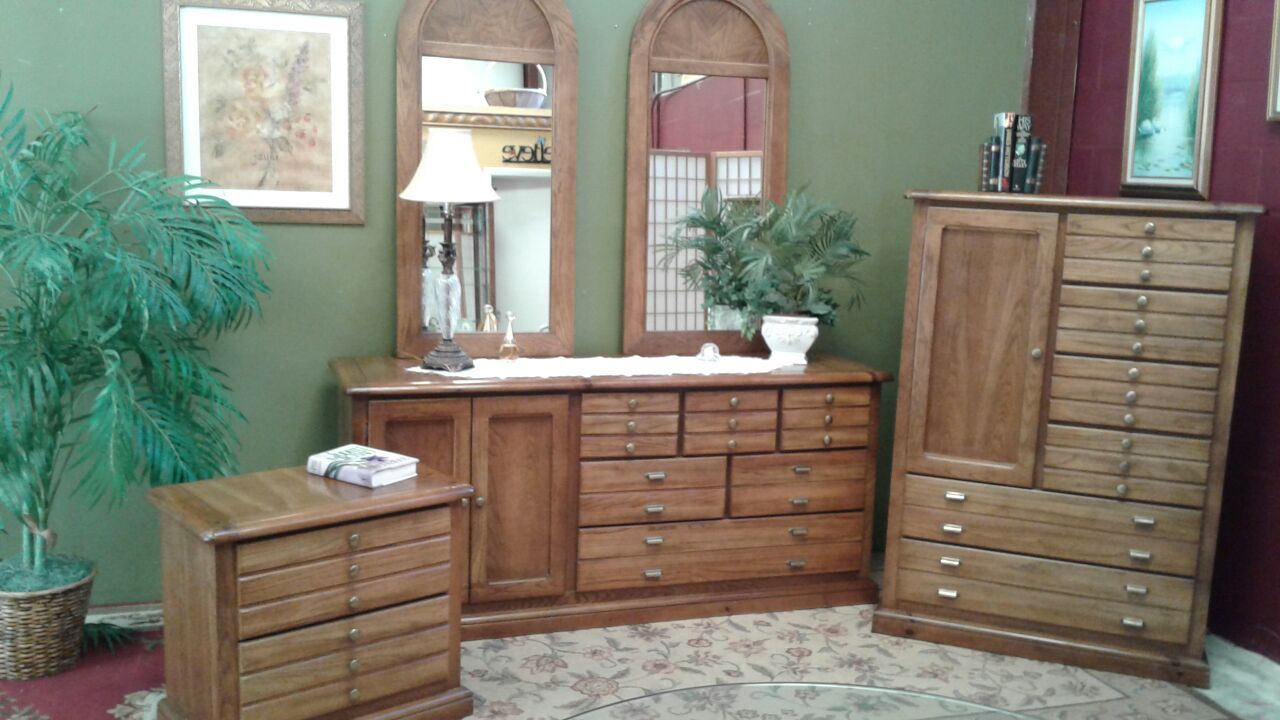 BASSETT BEDROOM SET 4pc SOLID WOOD PECAN BEAUTIFUL for Sale in Rockledge, FL - OfferUp