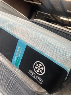King Tempurpedic luxebreeze medium hybrid mattress set