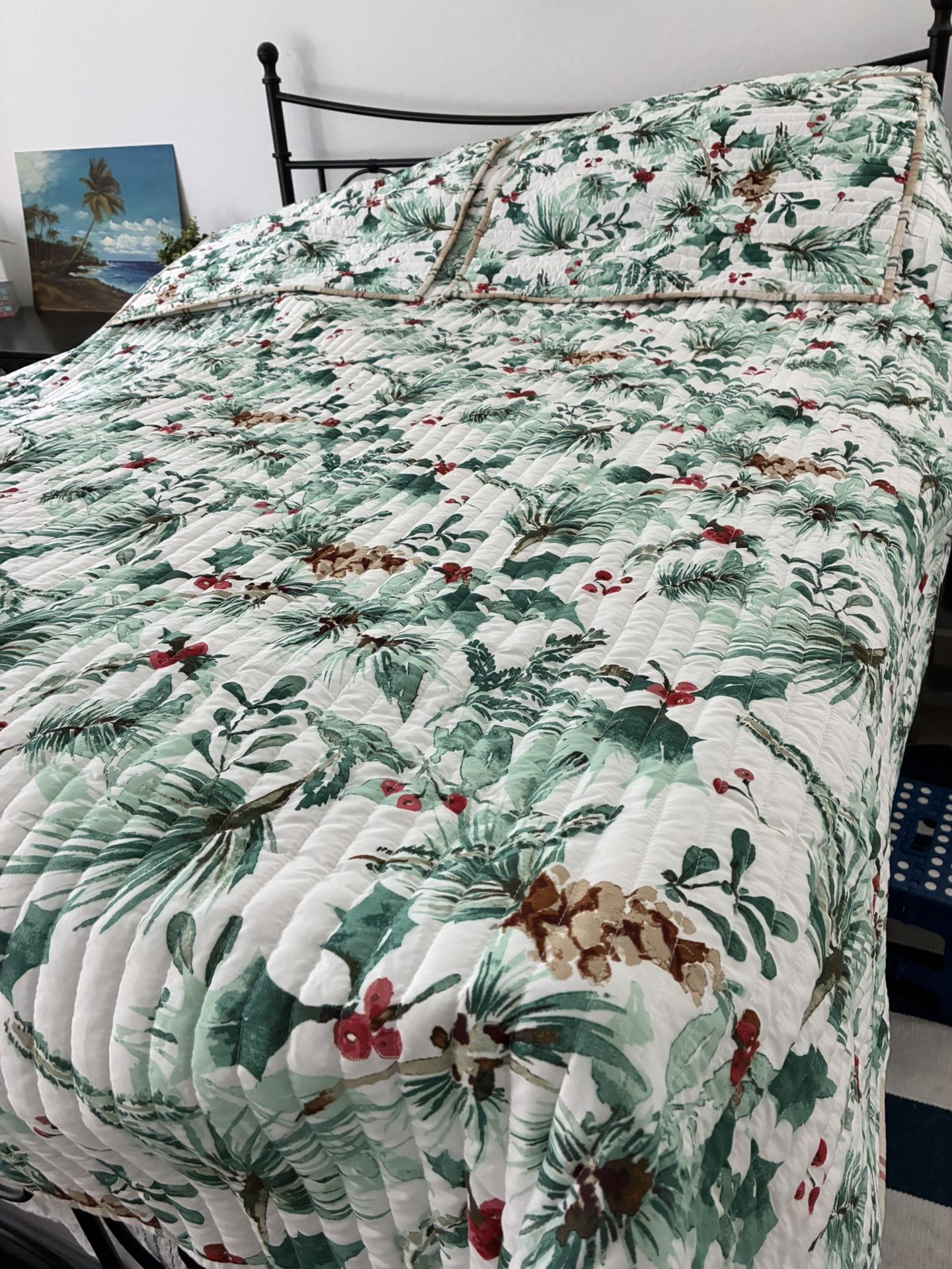 Martha Stewart Christmas Queen/Full Bedspread With Two Pillowcases