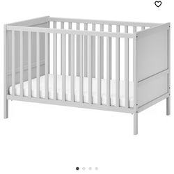 White Wooden Convertible Crib with Adjustable Base & Removable Side