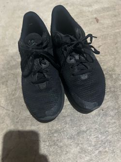 Men’s black Nikes size 8.5
