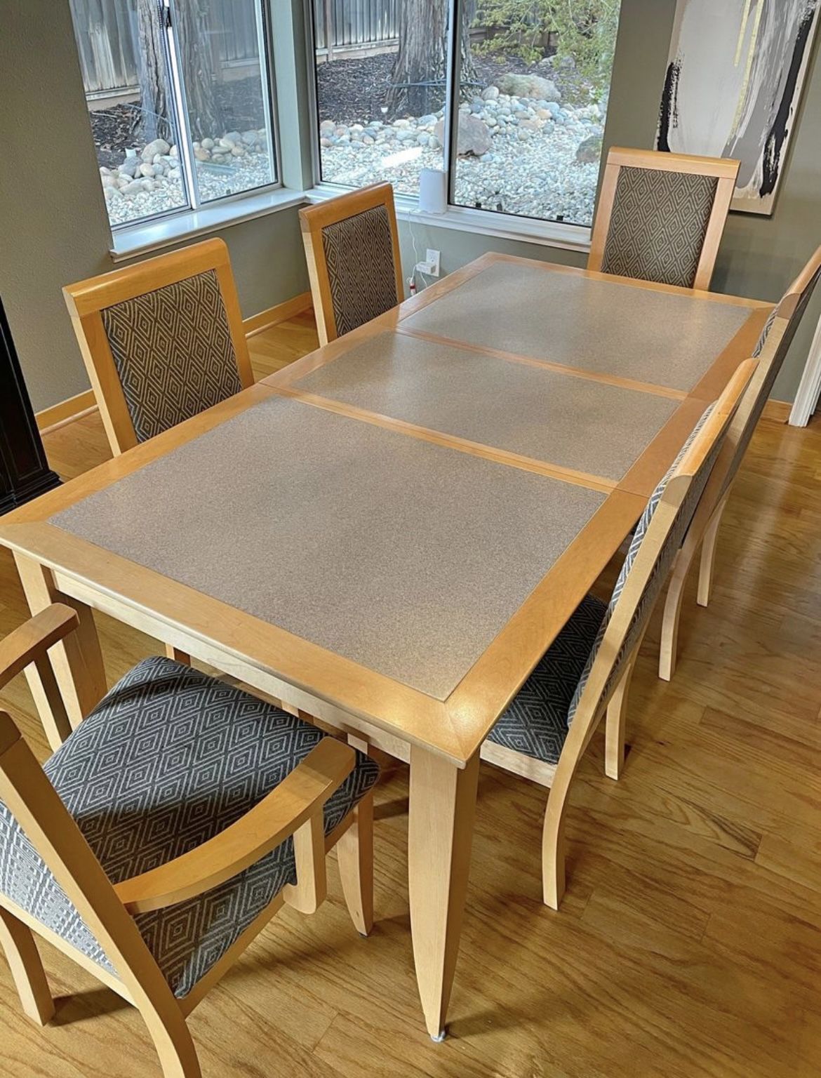 Breuners Furniture Store Dining Table and Chairs