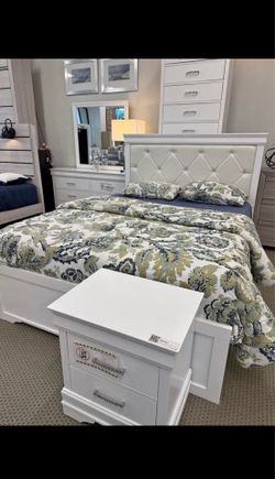 New queen bedroom set