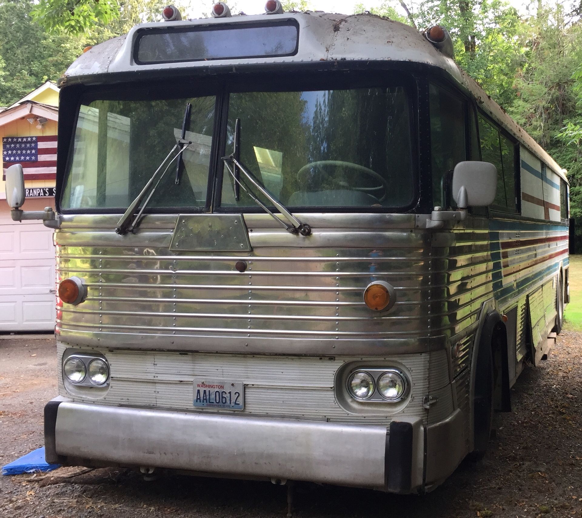Bus/RV Conversion MCI 35’