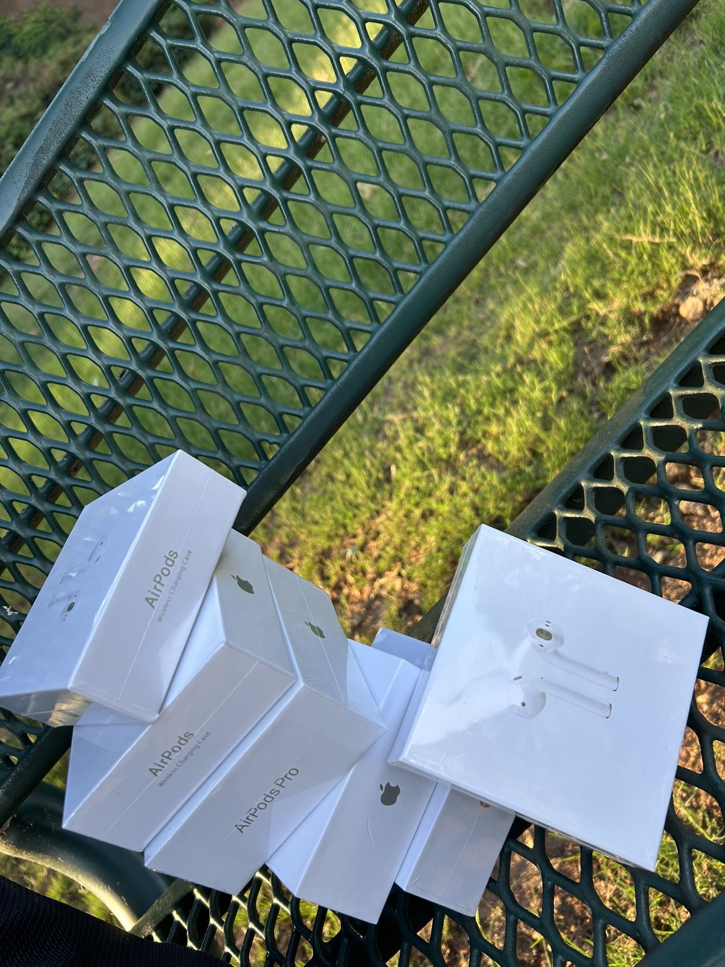 Airpods Airpods Airpods !