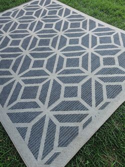 Geo 7’10x10 Outdoor Area Rug