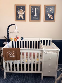 Baby’s crib w/ changing table and drawers