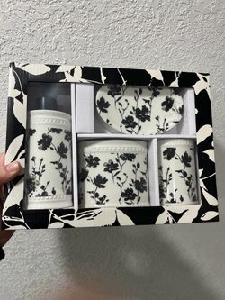 New 4pc bathroom set