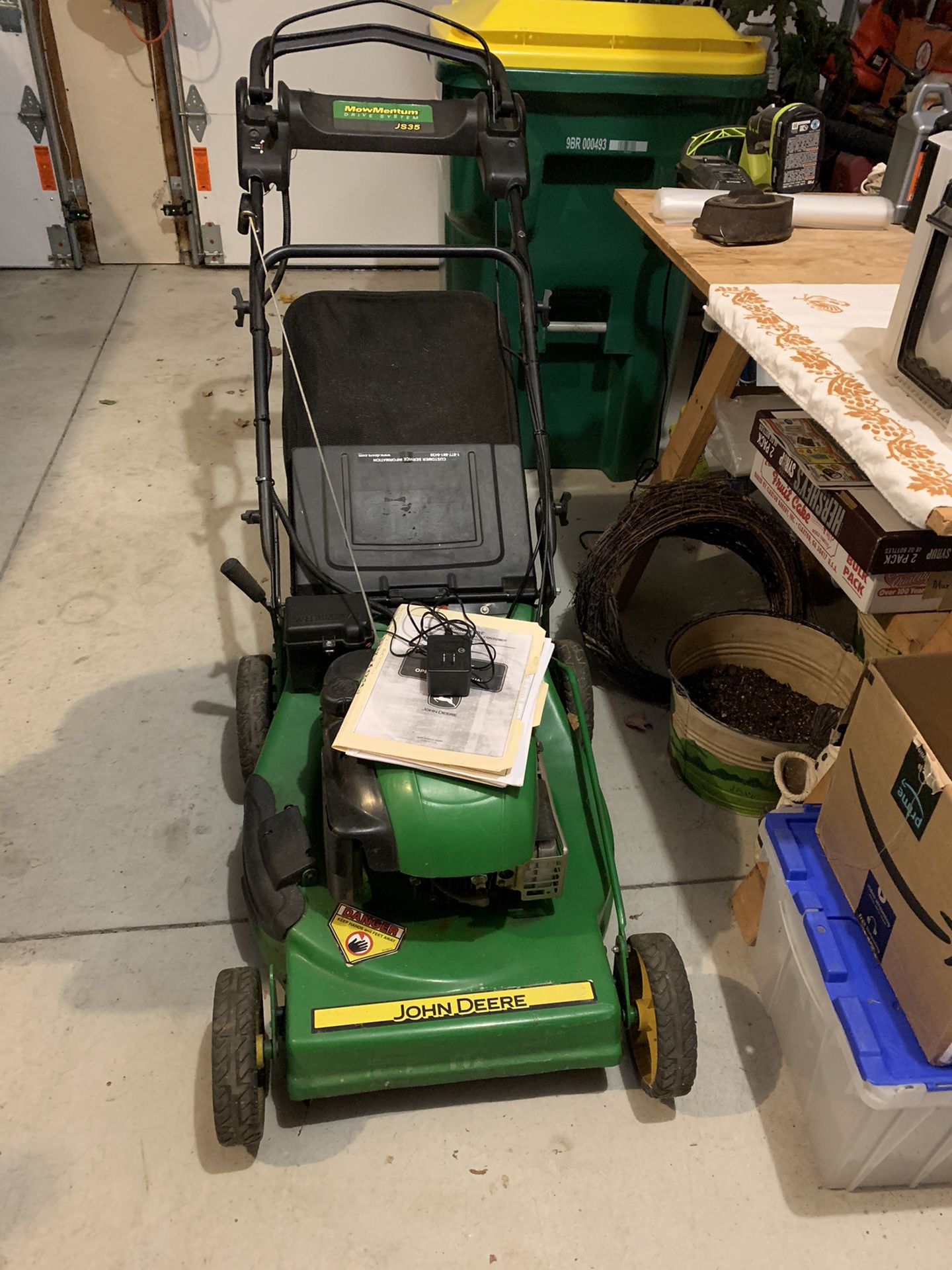 John Deere lawn mower JS35 rechargeable (doesn’t work but it should be an easy fix).