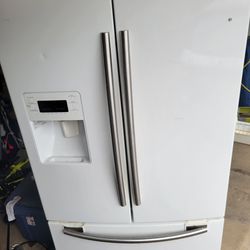 Samsung refrigerator in good condition
