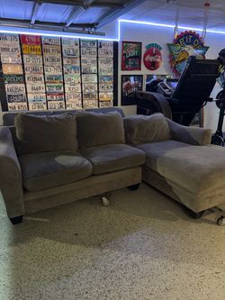 Sectional sofa , couch like new