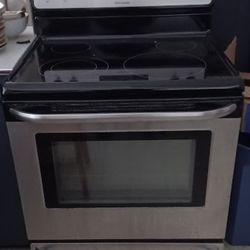 Self-Cleaning Smooth-top Frigidaire Range Stove(2021))