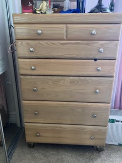 Chest Of Drawers / Dresser