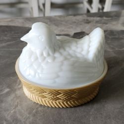 Vintage 1973 Avon White Milk Glass Nesting Hen Covered Dish Hen On Nest Candy