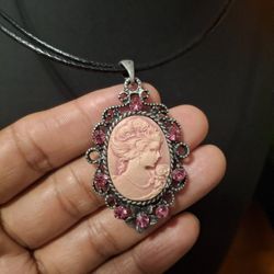 Cameo Pendant Necklace 