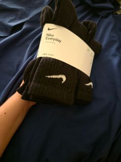 Black Nike crew socks