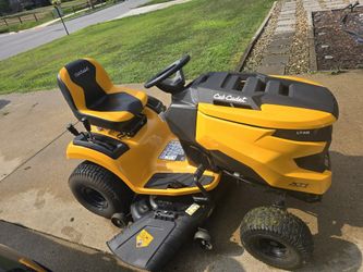 1 Year Old CUB CADET XT1 46 INCH