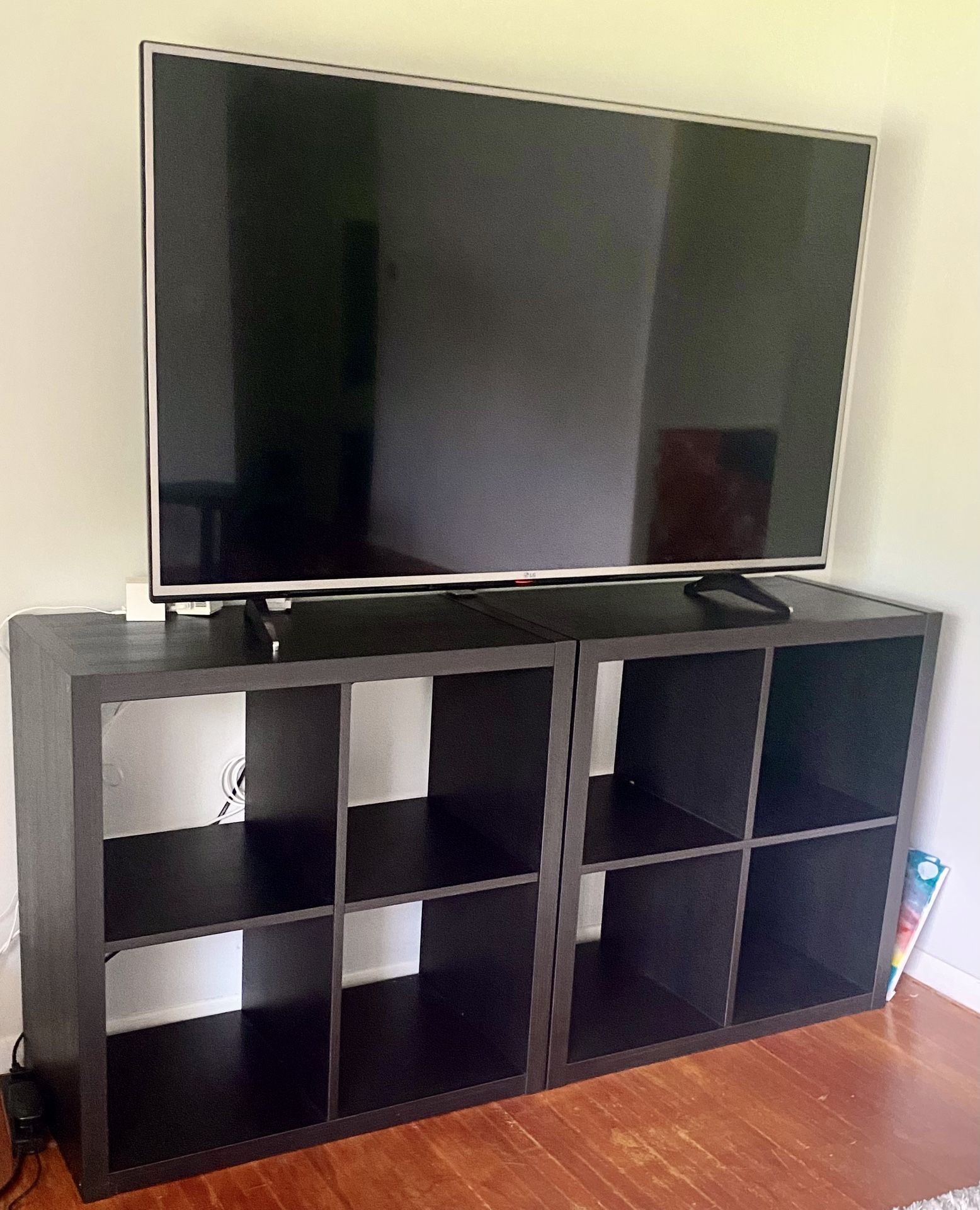 TV Stand/Entertainment Center/Cube Shelves Storage