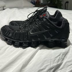 Men’s Black Nike Shox Size 13