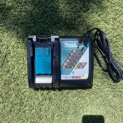 Makita 18V Charger