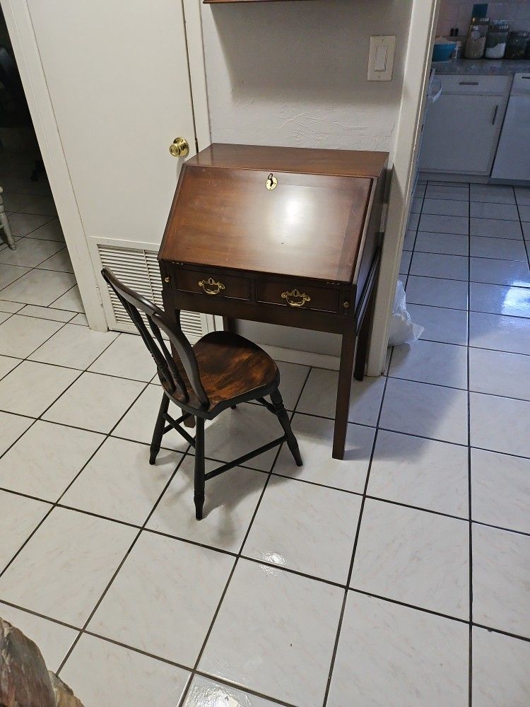 Kittinger Colonial Ladies Writing Desk