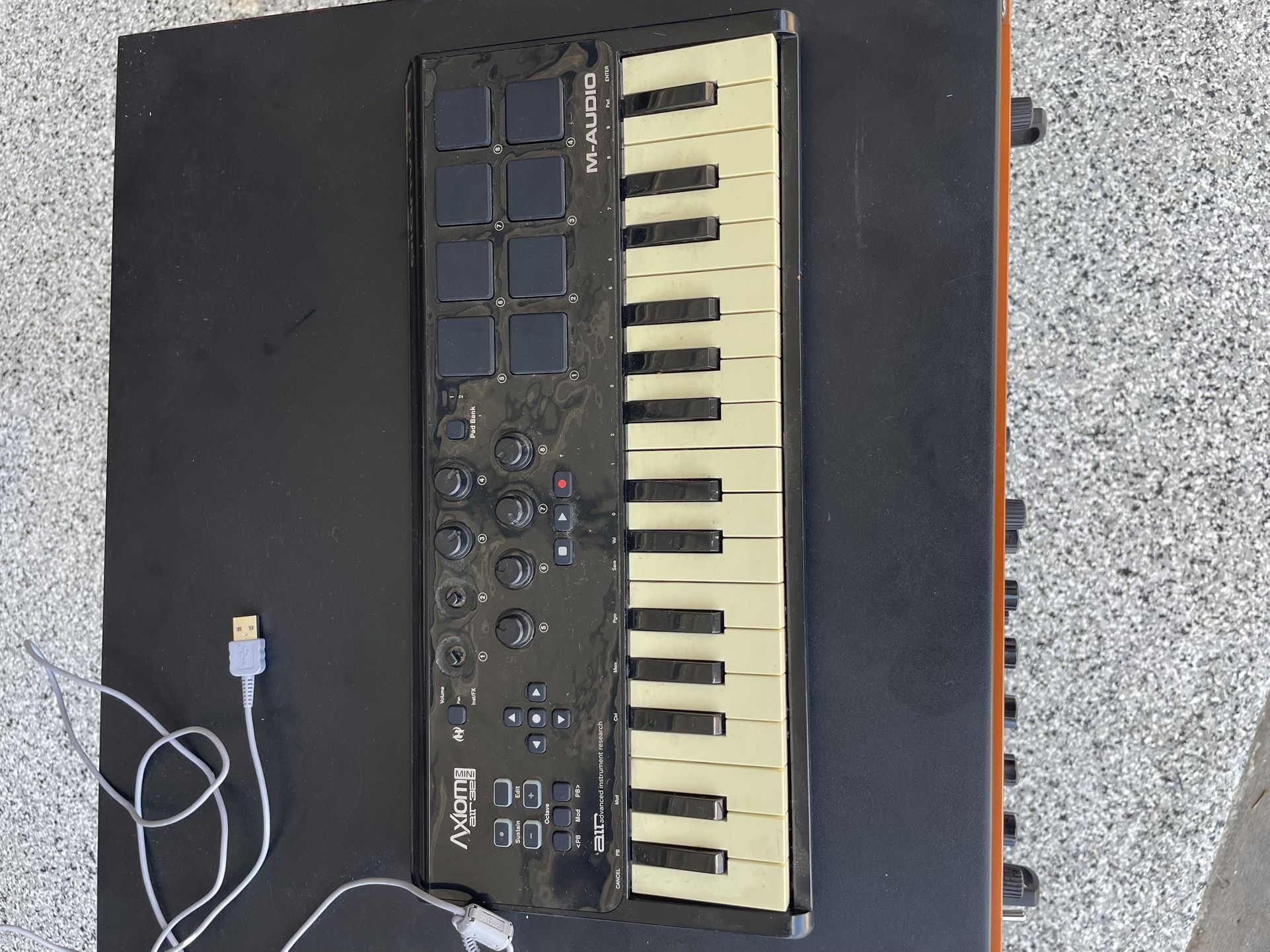 Axiom 25 key midi board
