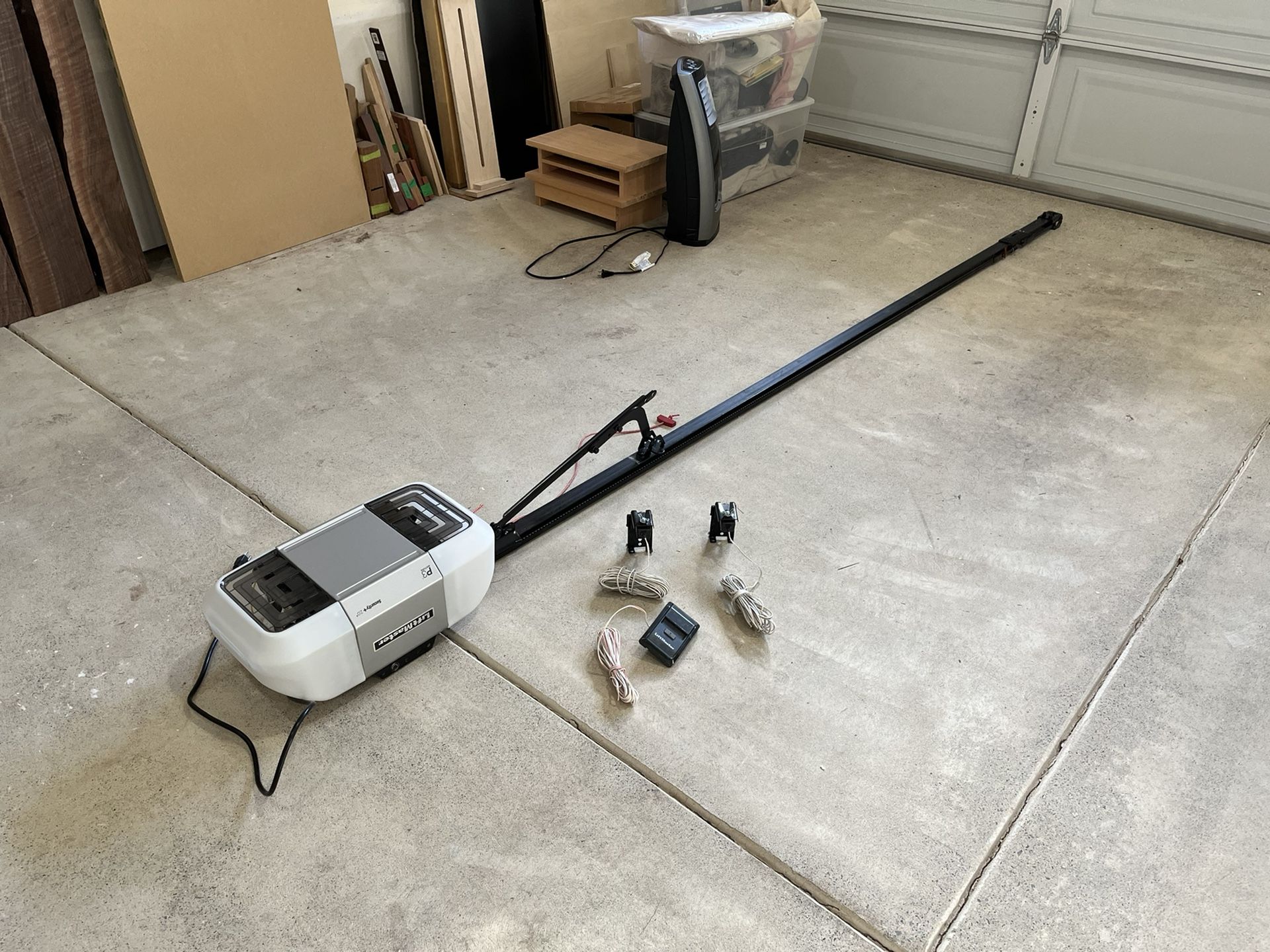 Liftmaster 8355W Garage Door Opener for Sale in Kirkland, WA OfferUp