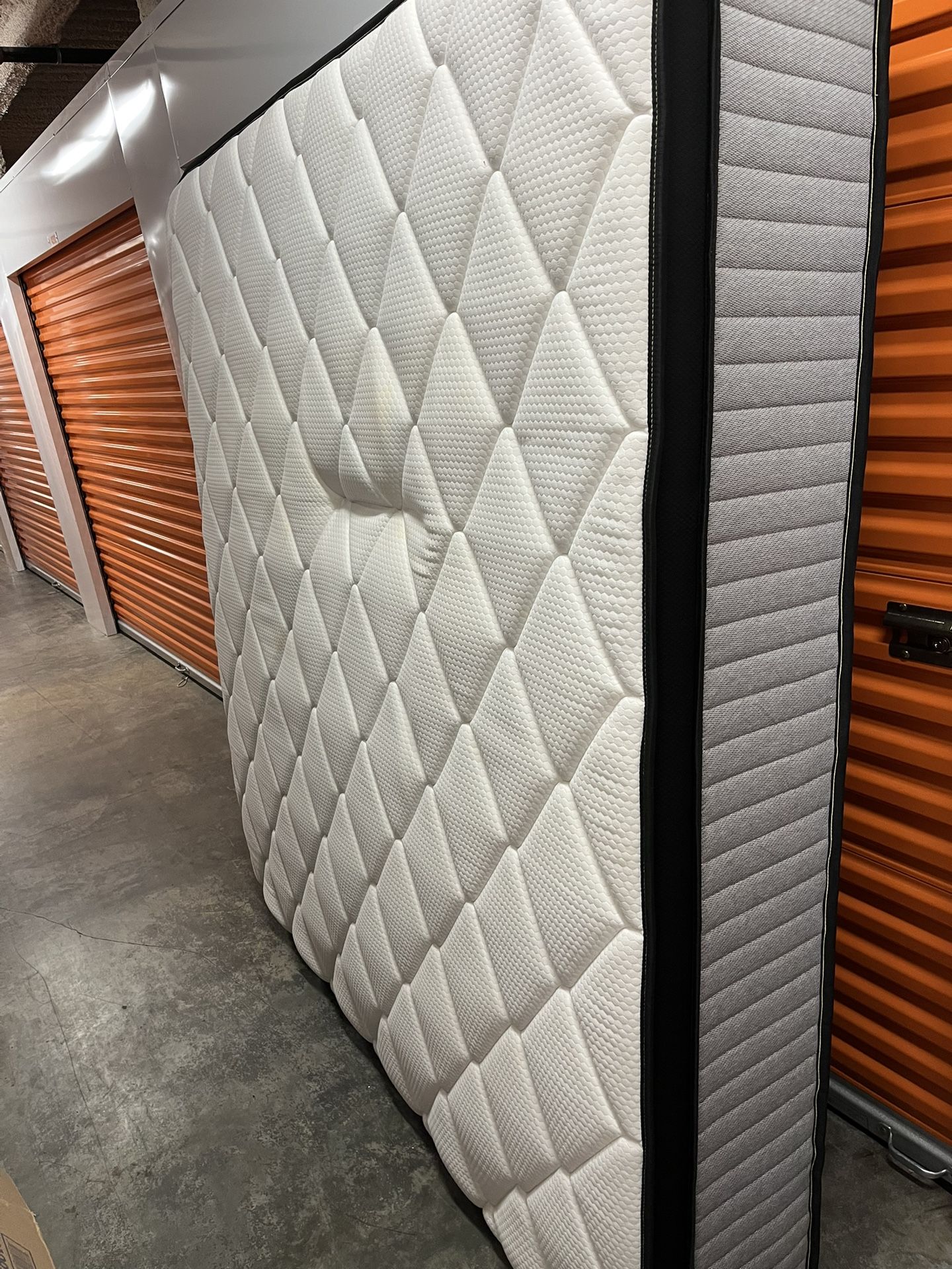 Krisha 14” Plush Hybrid Spring Memory Foam Mattress (King Size)