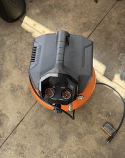 Shop RIDGID 6 Gal. 150 PSI Portable Electric Oil-Free Jobsite Pancake Air Compressor with Dual Press