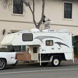 1998 Fully Automatic Camper W Sat Dish Power Legs & Awning Loaded 