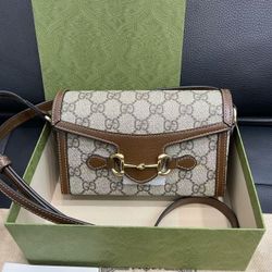 GUCI  Horsebit 1955 Horsebit Buckle Old Flower Logo Canvas Spell Leather Box Bag Shoulder Crossbody Bag Mini Men's and Women's 