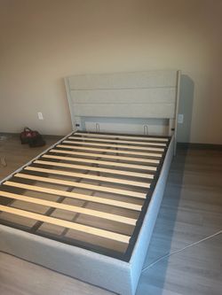 Hydraulic lift storage bed-  Beige