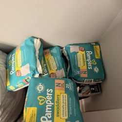Pampers/ Huggies