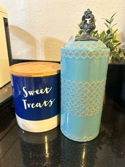 Food containers