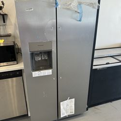 2022 Frigidaire Stainless Steel Refrigerator 