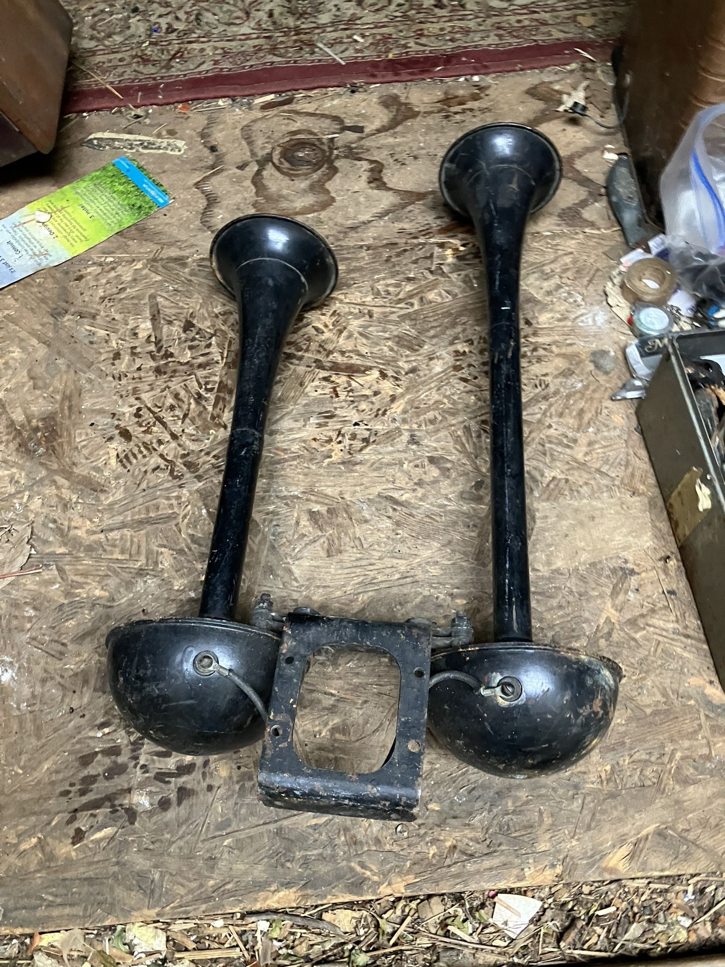 VINTAGE DUAL AIR HORNS FOR LARGE TRUCK